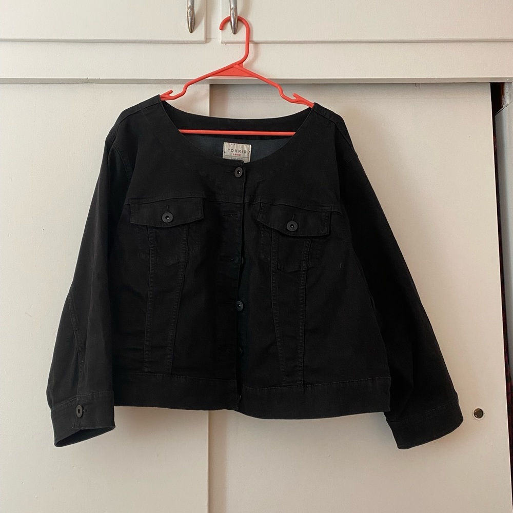 Torrid Black Cropped Jean Jacket Size 5